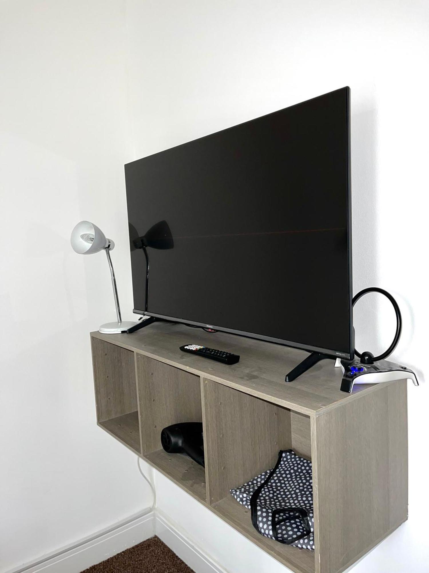 Crescent Apartment - Modern 1 Bedroom First Floor Goodmayes エクステリア 写真