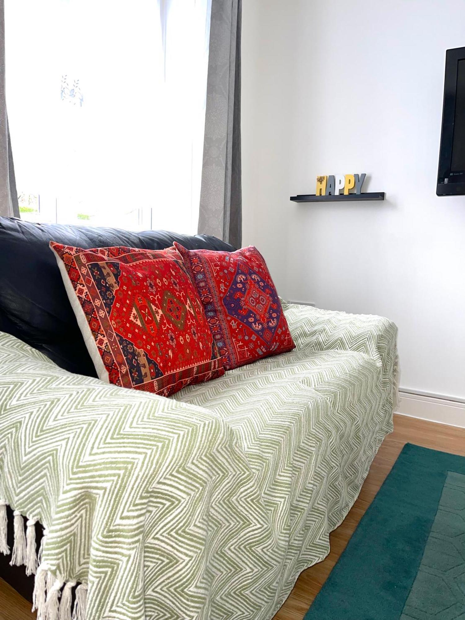 Crescent Apartment - Modern 1 Bedroom First Floor Goodmayes エクステリア 写真